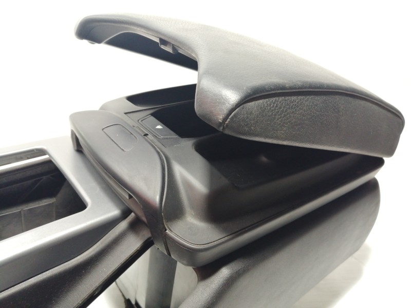 Recambio de apoyabrazos central para bmw x5 (e53) 3.0d referencia OEM IAM 51168402933  