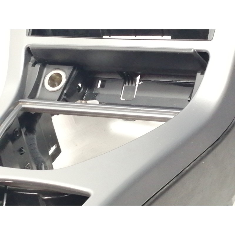 Recambio de apoyabrazos central para bmw x5 (e53) 3.0d referencia OEM IAM 51168402933  