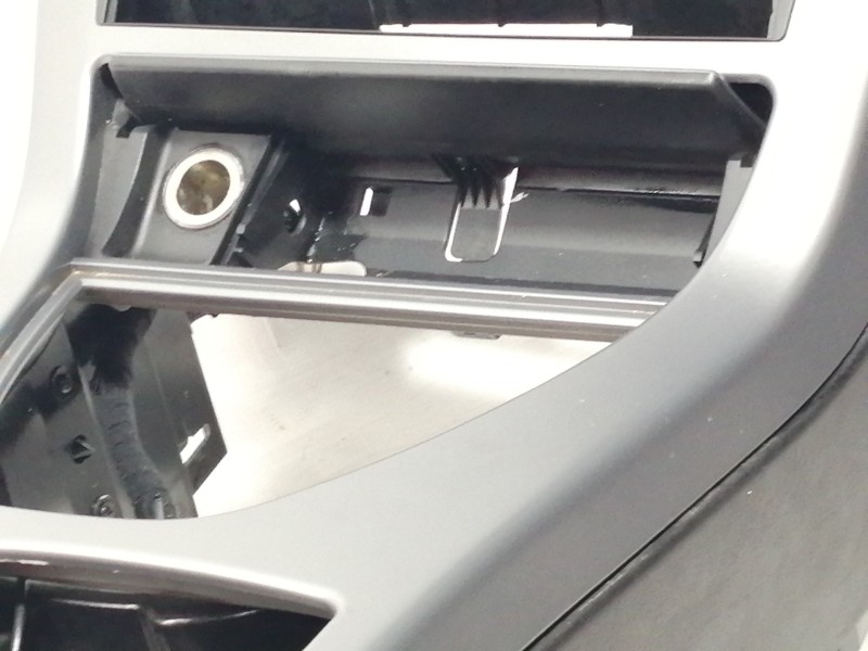 Recambio de apoyabrazos central para bmw x5 (e53) 3.0d referencia OEM IAM 51168402933  