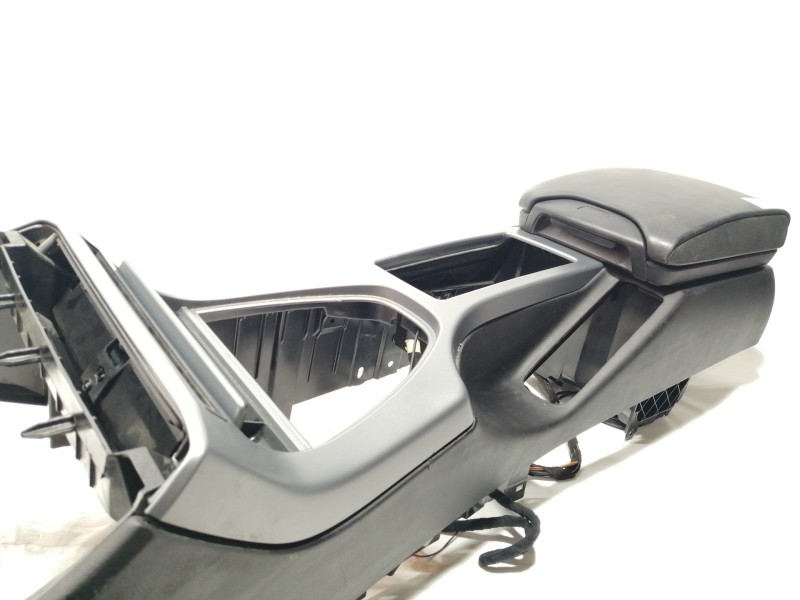 Recambio de apoyabrazos central para bmw x5 (e53) 3.0d referencia OEM IAM 51168402933  