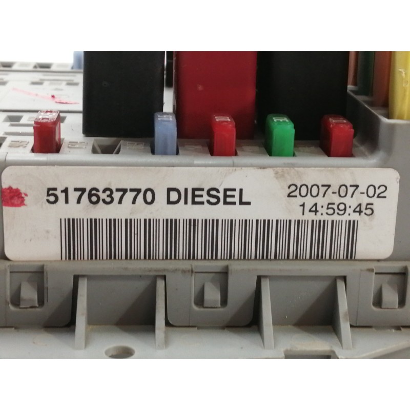 Recambio de caja reles / fusibles para fiat doblo (119) 1.3 16v jtd cat referencia OEM IAM 51763770  
