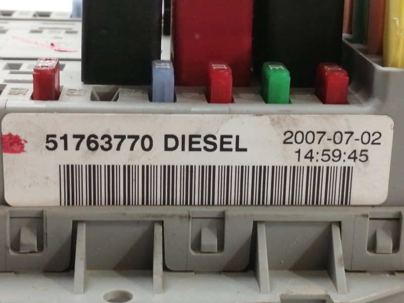 Recambio de caja reles / fusibles para fiat doblo (119) 1.3 16v jtd cat referencia OEM IAM 51763770  