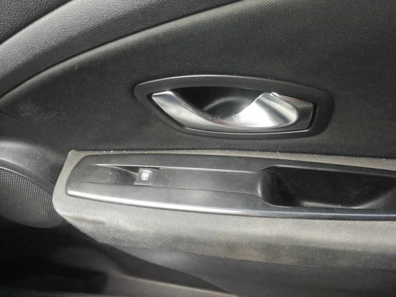 Recambio de mando elevalunas delantero derecho para renault megane iii sport tourer emotion referencia OEM IAM E30176  