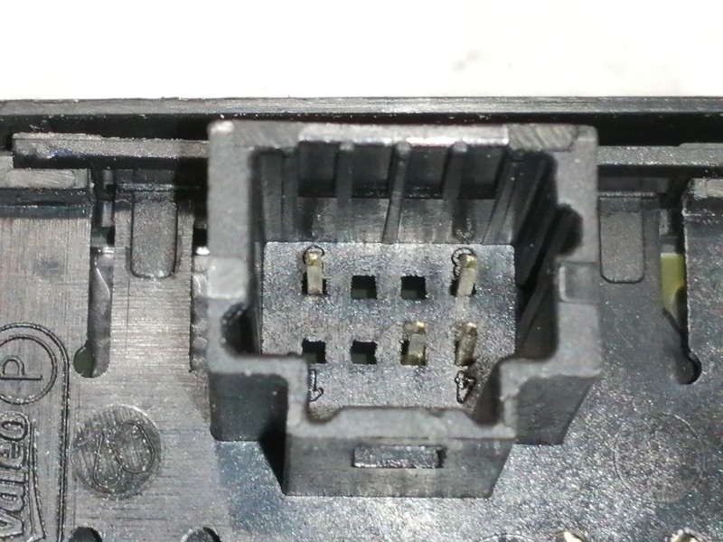 Recambio de mando elevalunas trasero izquierdo para renault megane iii sport tourer emotion referencia OEM IAM 829500004R 156024