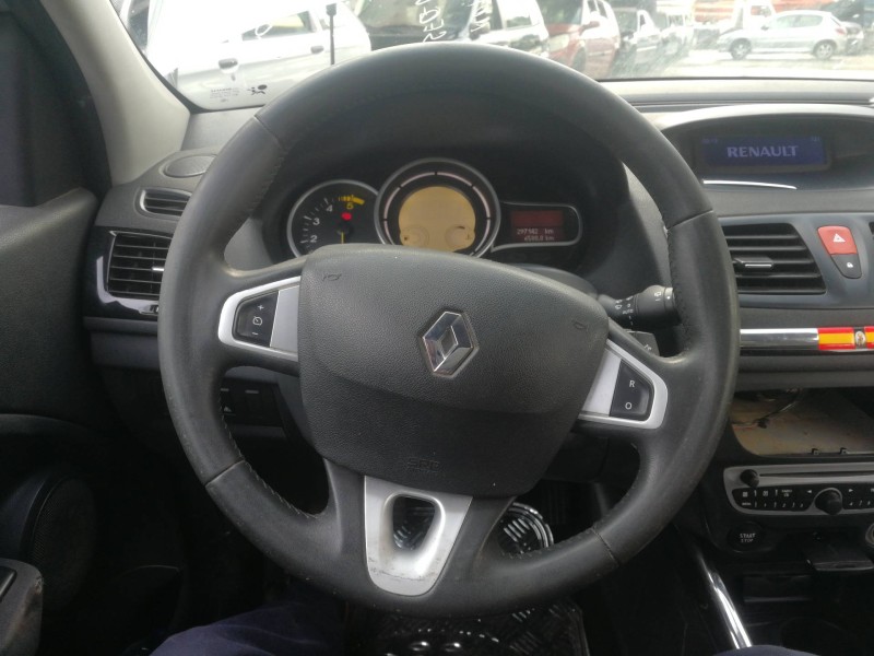 Recambio de volante para renault megane iii sport tourer emotion referencia OEM IAM 609581499 609581410 