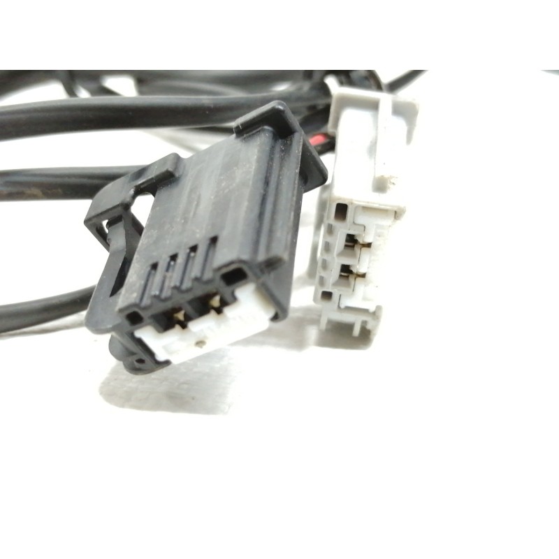 Recambio de enganche cinturon trasero central para opel adam glam ecoflex referencia OEM IAM 13350033  