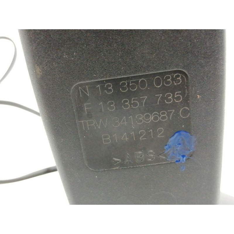 Recambio de enganche cinturon trasero central para opel adam glam ecoflex referencia OEM IAM 13350033  