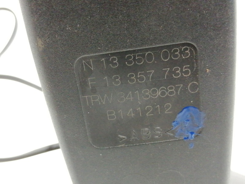 Recambio de enganche cinturon trasero central para opel adam glam ecoflex referencia OEM IAM 13350033  