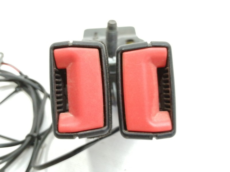 Recambio de enganche cinturon trasero central para opel adam glam ecoflex referencia OEM IAM 13350033  