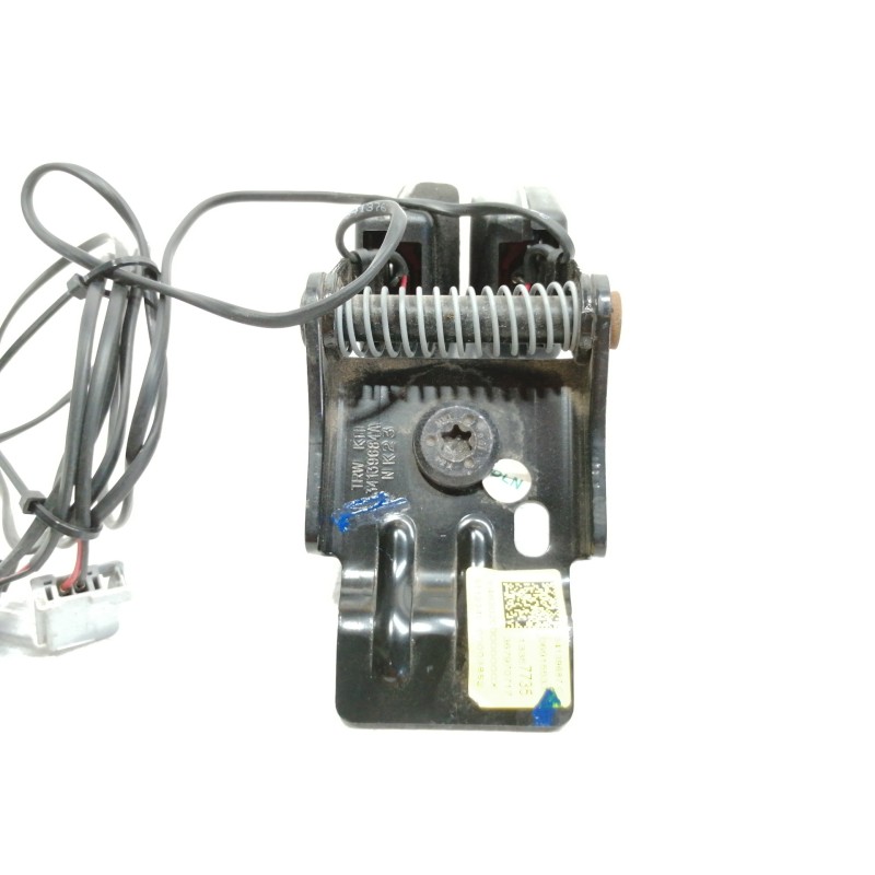 Recambio de enganche cinturon trasero central para opel adam glam ecoflex referencia OEM IAM 13350033  