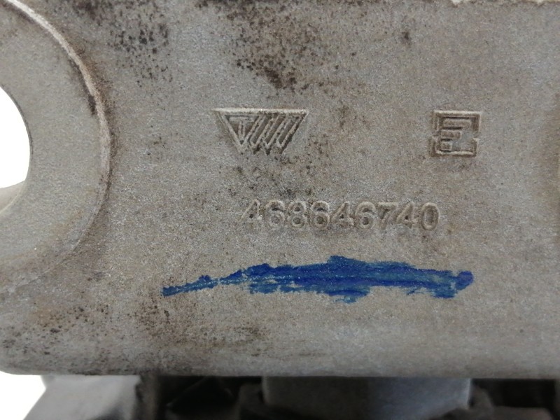 Recambio de soporte motor izquierdo para opel adam glam ecoflex referencia OEM IAM 13371838  