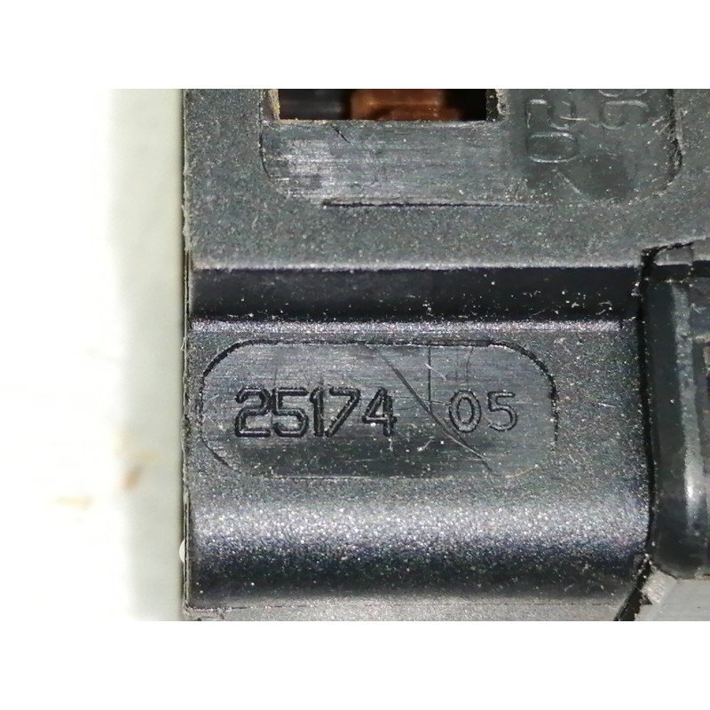 Recambio de warning para dacia sandero ambiance referencia OEM IAM 2517405  