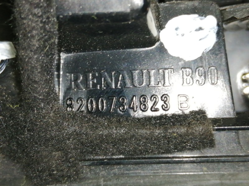 Recambio de luz central de freno para dacia sandero ambiance referencia OEM IAM 8200734823B  