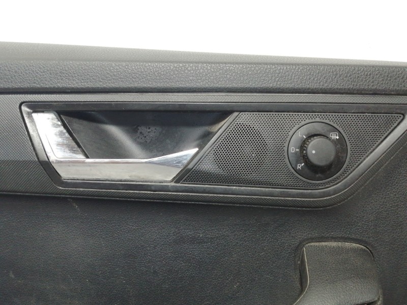 Recambio de guarnecido puerta delantera izquierda para skoda fabia active referencia OEM IAM 6V1867013K  