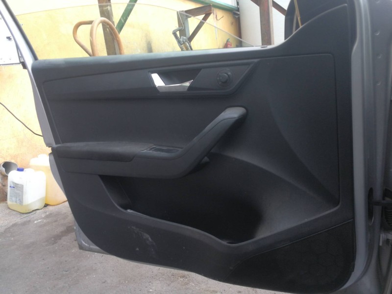 Recambio de guarnecido puerta delantera izquierda para skoda fabia active referencia OEM IAM 6V1867013K  