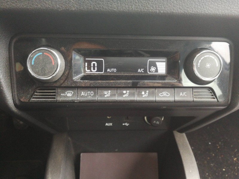 Recambio de mando calefaccion / aire acondicionado para skoda fabia active referencia OEM IAM 6V0907044  