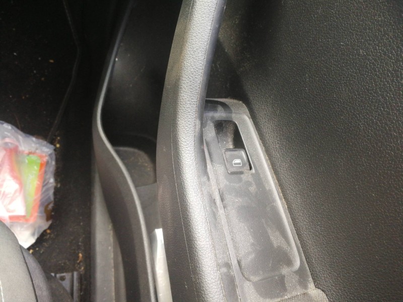 Recambio de mando elevalunas delantero derecho para skoda fabia active referencia OEM IAM 5JA959855  