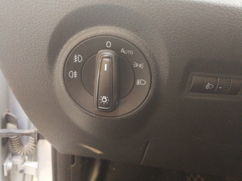 Recambio de mando luces para skoda fabia active referencia OEM IAM 5E0941431D  