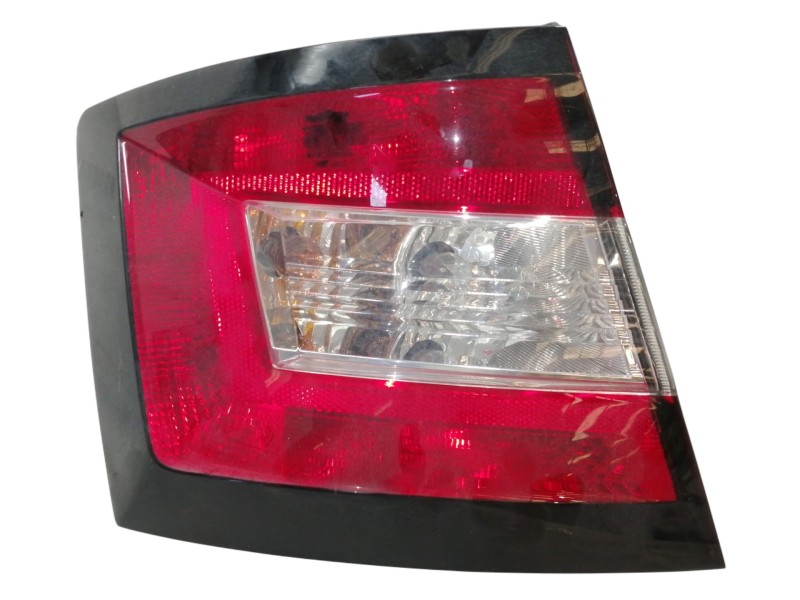 Recambio de piloto trasero izquierdo para skoda fabia active referencia OEM IAM 6V6945095  