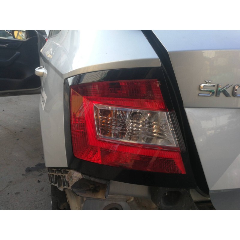 Recambio de piloto trasero izquierdo para skoda fabia active referencia OEM IAM 6V6945095  