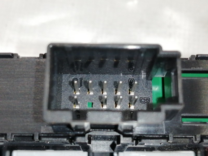 Recambio de warning para skoda fabia active referencia OEM IAM 6V0927132A  