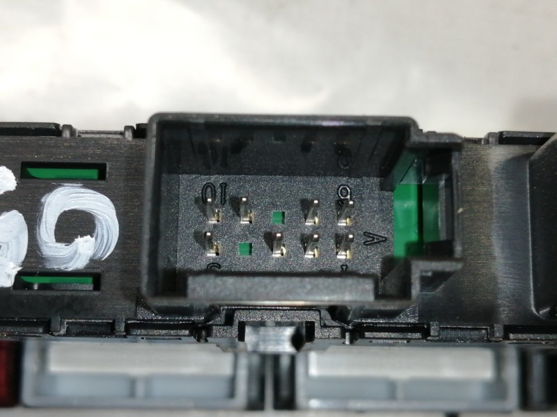 Recambio de warning para skoda fabia active referencia OEM IAM 6V0927132A  