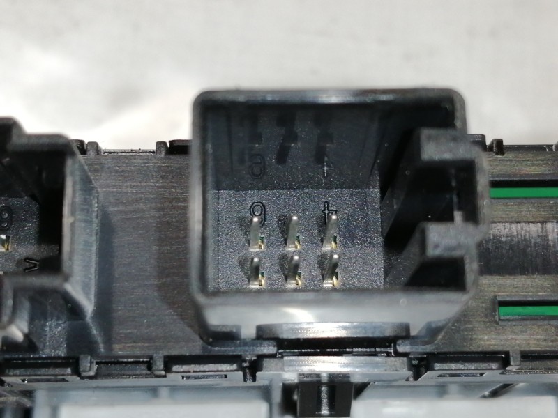 Recambio de warning para skoda fabia active referencia OEM IAM 6V0927132A  