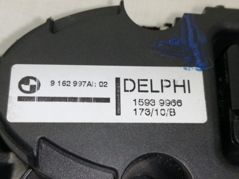 Recambio de mando elevalunas delantero derecho para bmw serie 1 coupe (e82) 118d referencia OEM IAM 15939966  