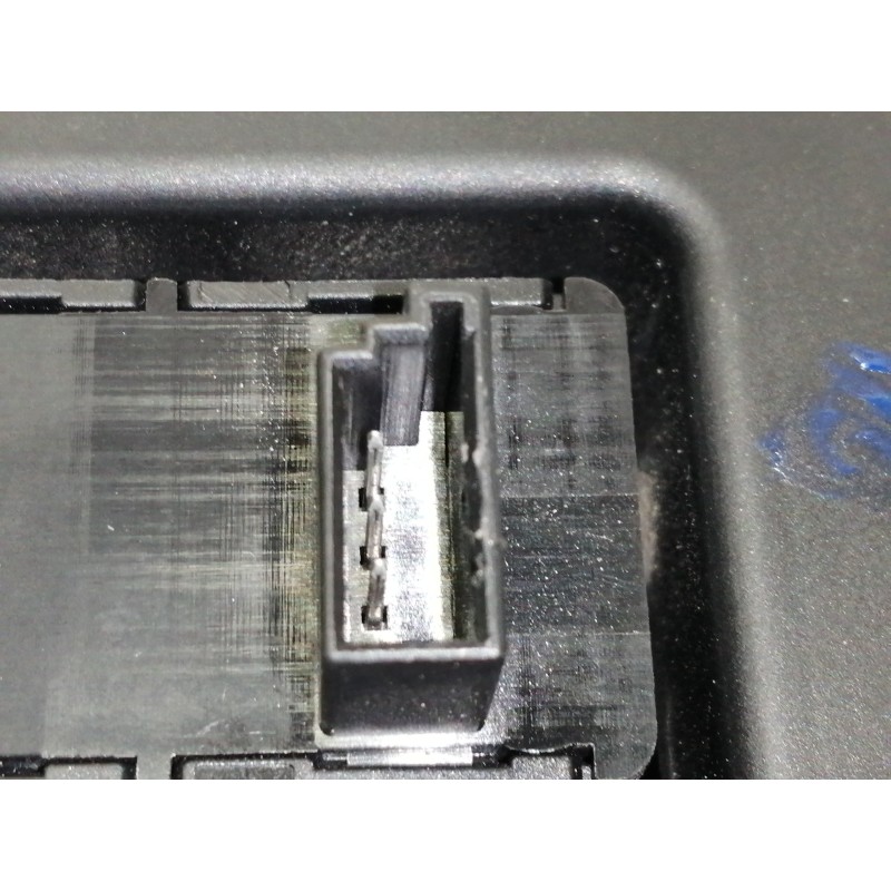 Recambio de mando elevalunas delantero derecho para bmw serie 1 coupe (e82) 118d referencia OEM IAM 15939966  