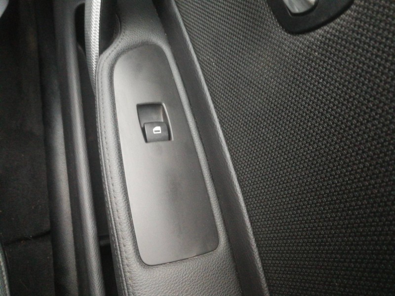 Recambio de mando elevalunas delantero derecho para bmw serie 1 coupe (e82) 118d referencia OEM IAM 15939966  