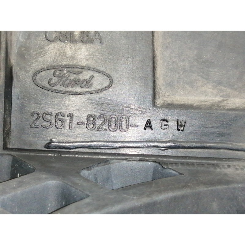 Recambio de rejilla delantera para ford fiesta (cbk) 1.4 tdci cat referencia OEM IAM 2S618200A  