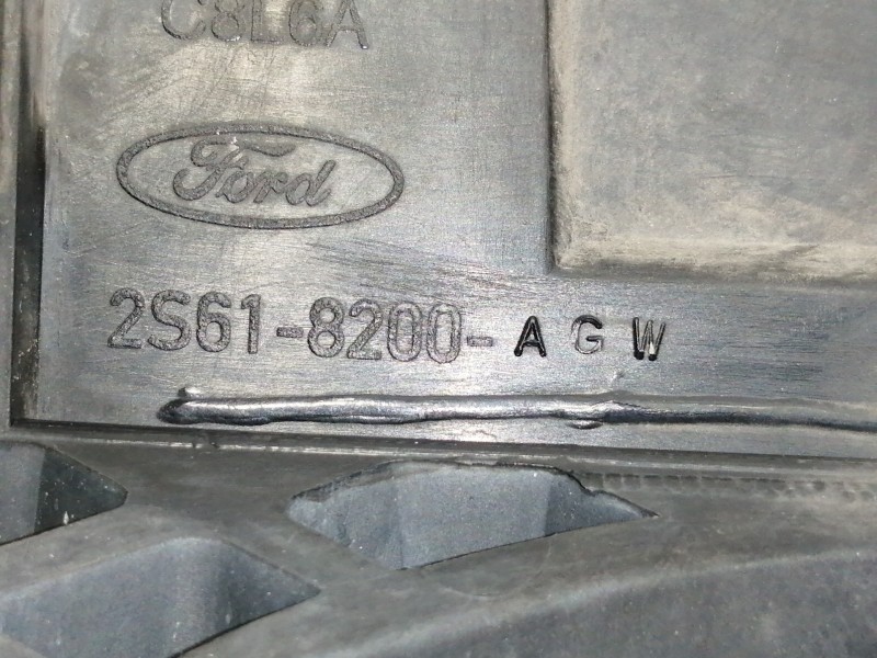 Recambio de rejilla delantera para ford fiesta (cbk) 1.4 tdci cat referencia OEM IAM 2S618200A  