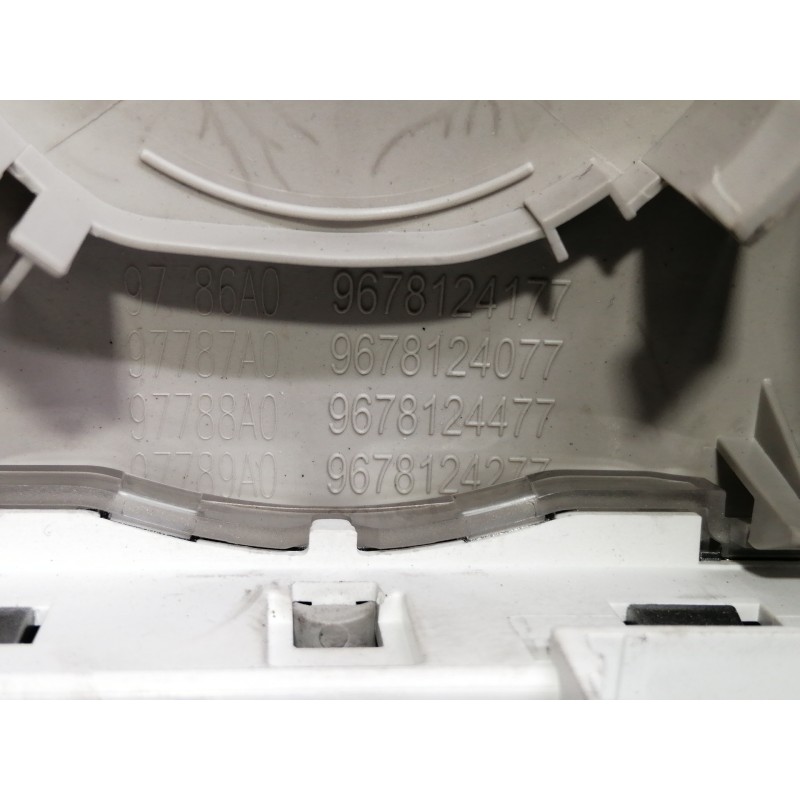 Recambio de luz interior para citroën c4 grand picasso seduction referencia OEM IAM 9678124177  