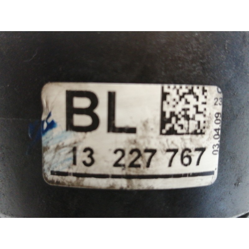 Recambio de soporte motor para opel insignia berlina cosmo referencia OEM IAM 13227767  