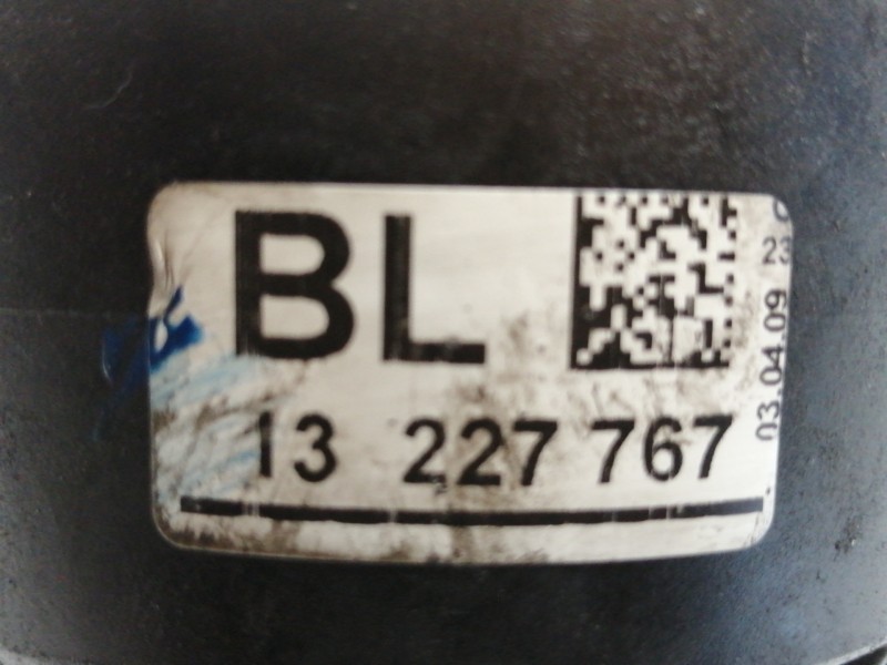 Recambio de soporte motor para opel insignia berlina cosmo referencia OEM IAM 13227767  