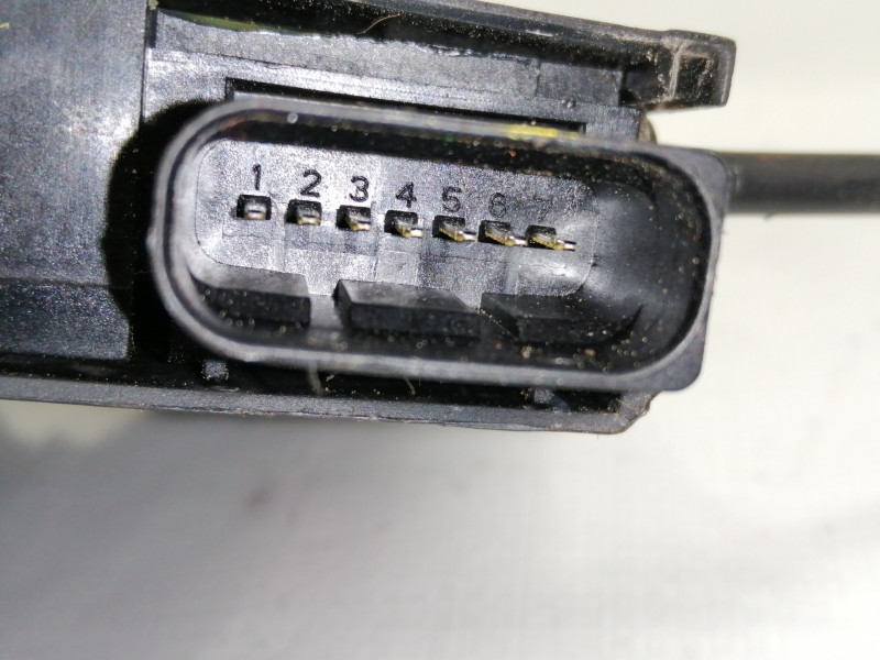 Recambio de cerradura puerta trasera izquierda para citroën c4 grand picasso seduction referencia OEM IAM 9810311280  