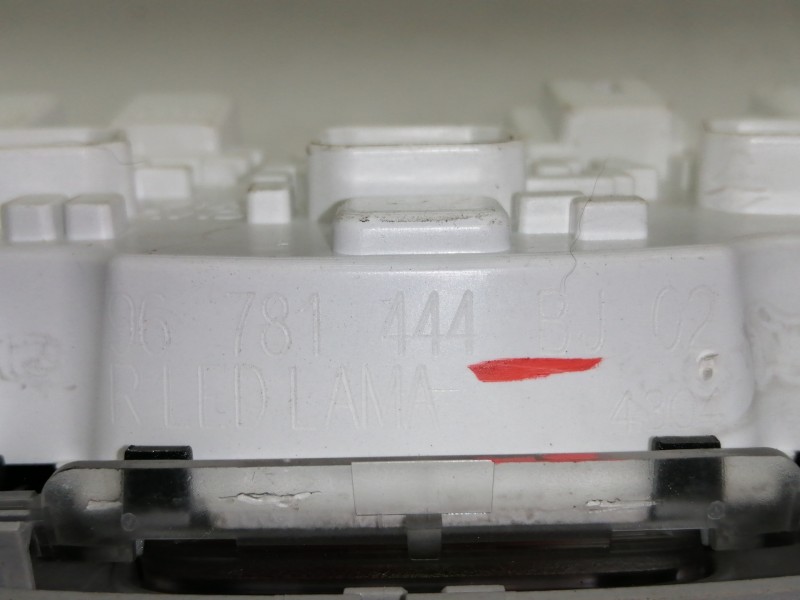 Recambio de luz interior para citroën c4 grand picasso seduction referencia OEM IAM 96781444BJ02  