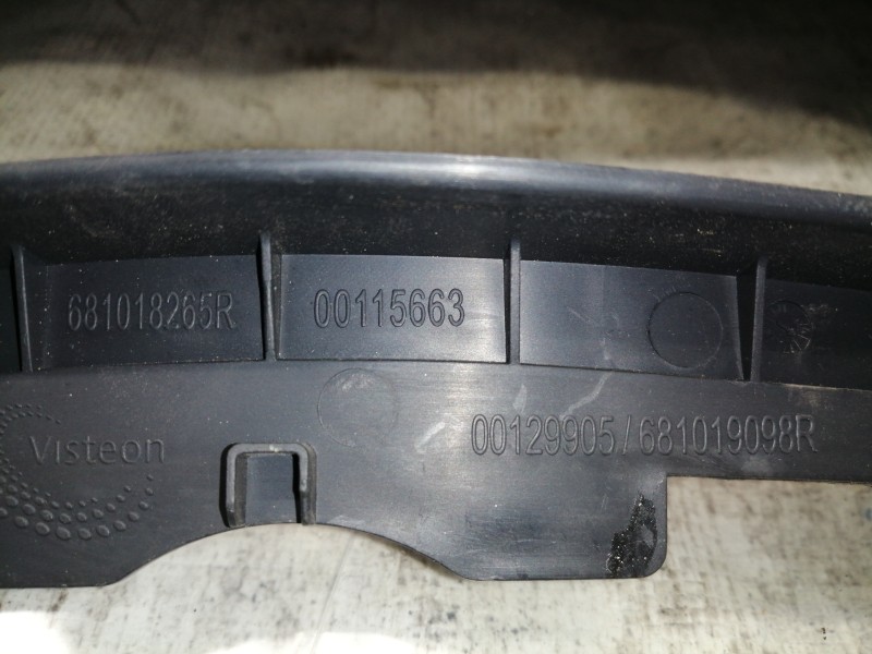 Recambio de moldura para dacia dokker ambiance referencia OEM IAM 681018265R 00115663 00129905 681019098R 00115663