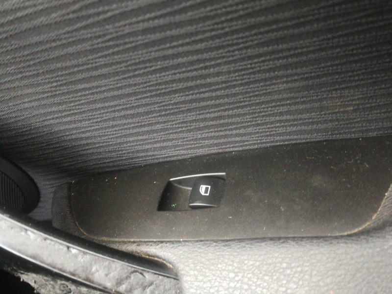 Recambio de mando elevalunas delantero derecho para bmw x1 (e84) xdrive 20d referencia OEM IAM 6935534  
