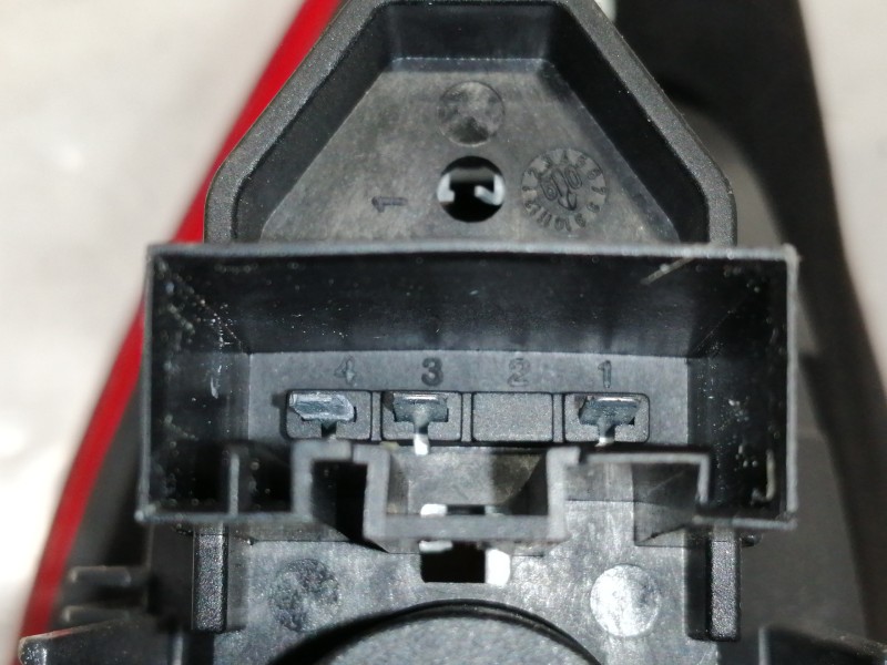 Recambio de piloto trasero izquierdo interior para bmw x1 (e84) xdrive 20d referencia OEM IAM 03427600  