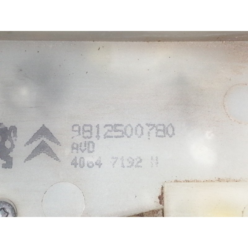 Recambio de cerradura puerta delantera derecha para peugeot 208 active referencia OEM IAM 9812500780  