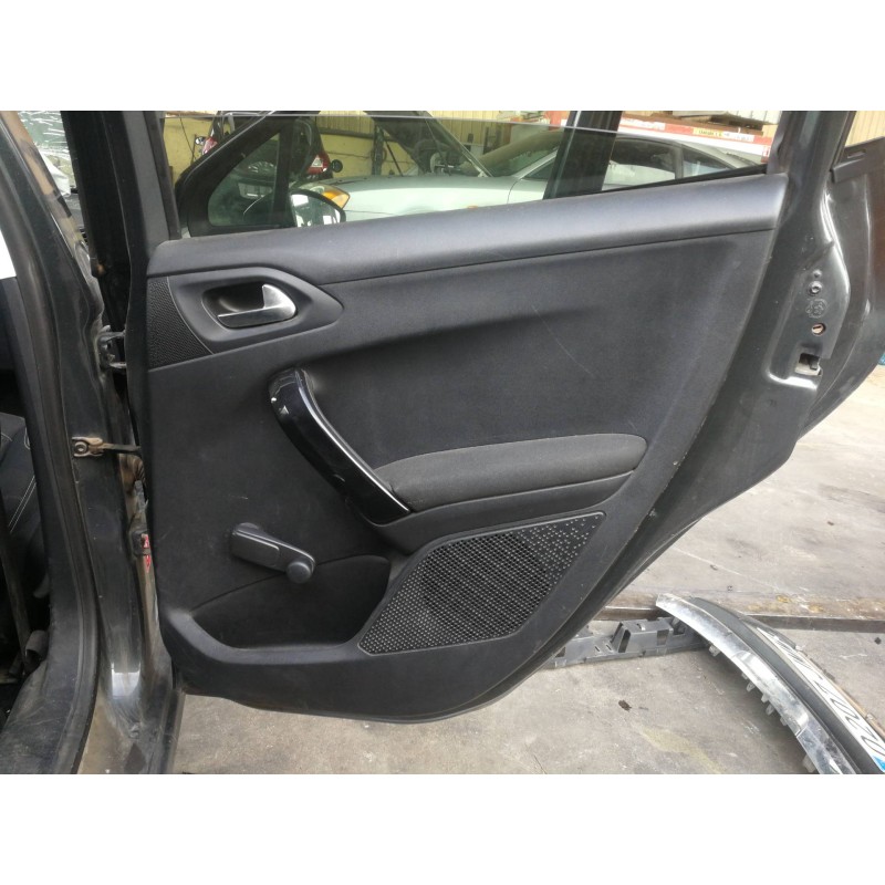 Recambio de guarnecido puerta trasera derecha para peugeot 208 active referencia OEM IAM 96763547ZD 019568152 / 491100112853LVM 