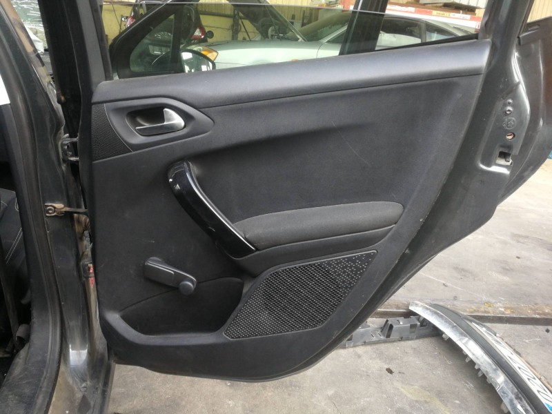 Recambio de guarnecido puerta trasera derecha para peugeot 208 active referencia OEM IAM 96763547ZD 019568152 / 491100112853LVM 