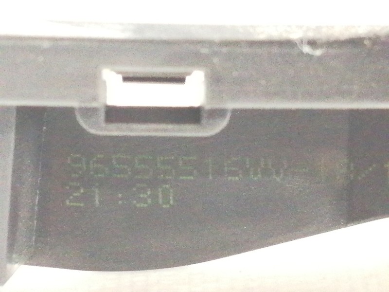 Recambio de maneta interior delantera derecha para peugeot 208 active referencia OEM IAM 96555516VV  