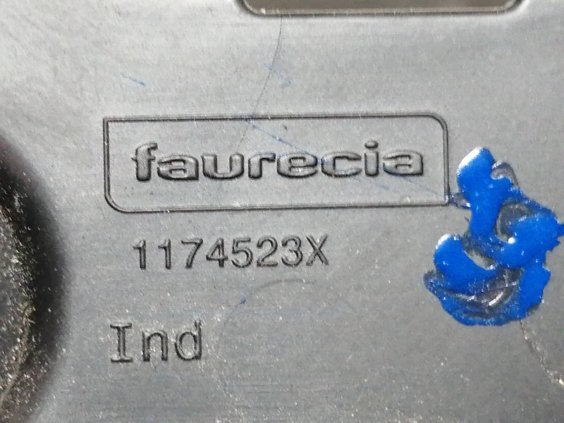 Recambio de rejilla aireadora para peugeot 208 active referencia OEM IAM 9673830077 9672846077 1089191X