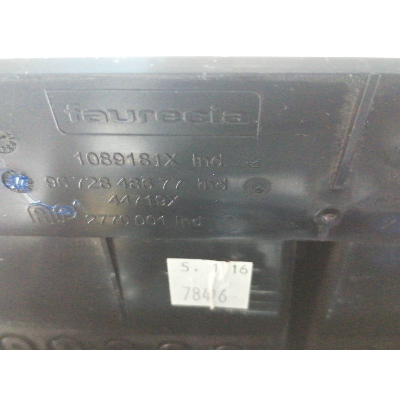 Recambio de rejilla aireadora para peugeot 208 active referencia OEM IAM 9673830077 9672846077 1089191X