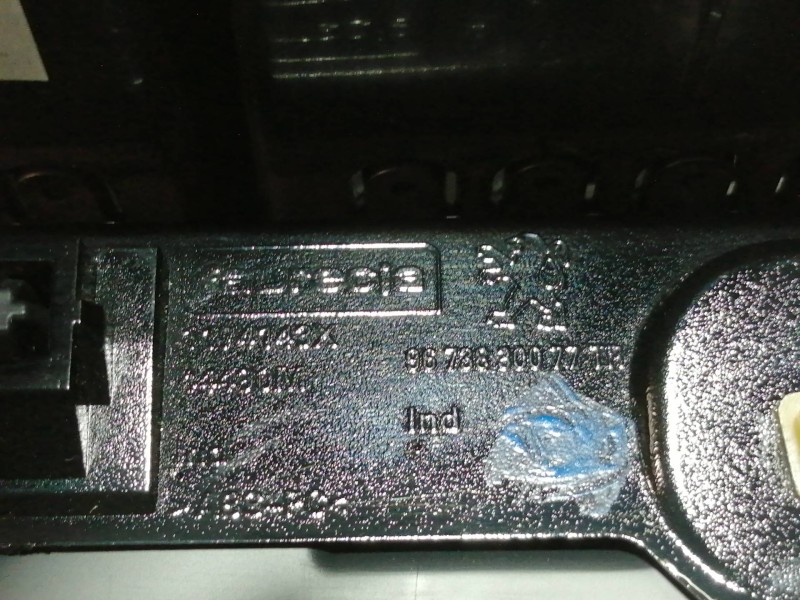 Recambio de rejilla aireadora para peugeot 208 active referencia OEM IAM 9673830077 9672846077 1089191X