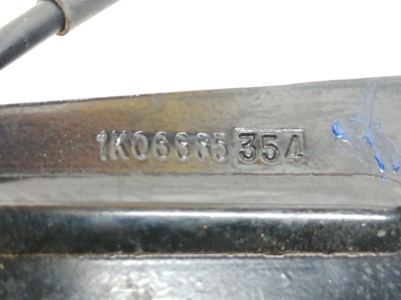 Recambio de enganche cinturon delantero izquierdo para hyundai ix35 comfort 2wd referencia OEM IAM 1K06885354  