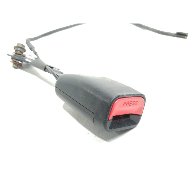 Recambio de enganche cinturon delantero izquierdo para hyundai ix35 comfort 2wd referencia OEM IAM 1K06885354  