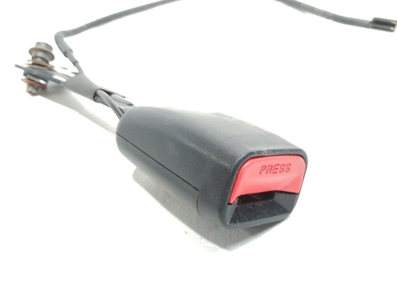 Recambio de enganche cinturon delantero izquierdo para hyundai ix35 comfort 2wd referencia OEM IAM 1K06885354  